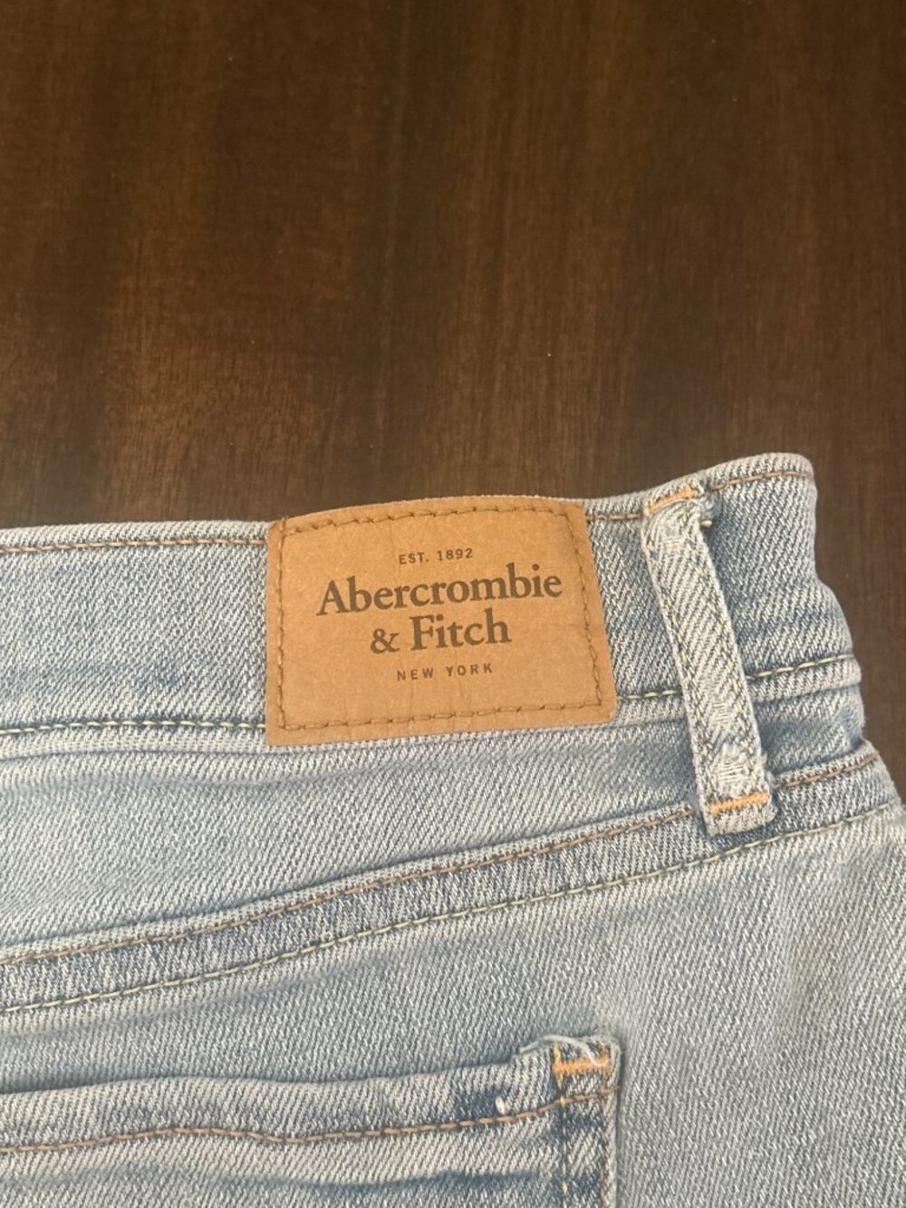 Abercrombie & Fitch Womens Distressed Light Wash Denim Shorts W27 Frayed Hem - Picture 6 of 10